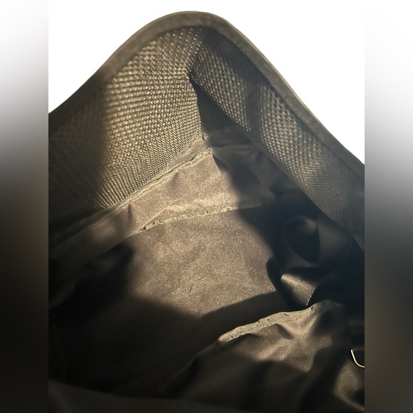 Mondani New York Burgandy Weekender Tote Bag - Picture 7 of 8